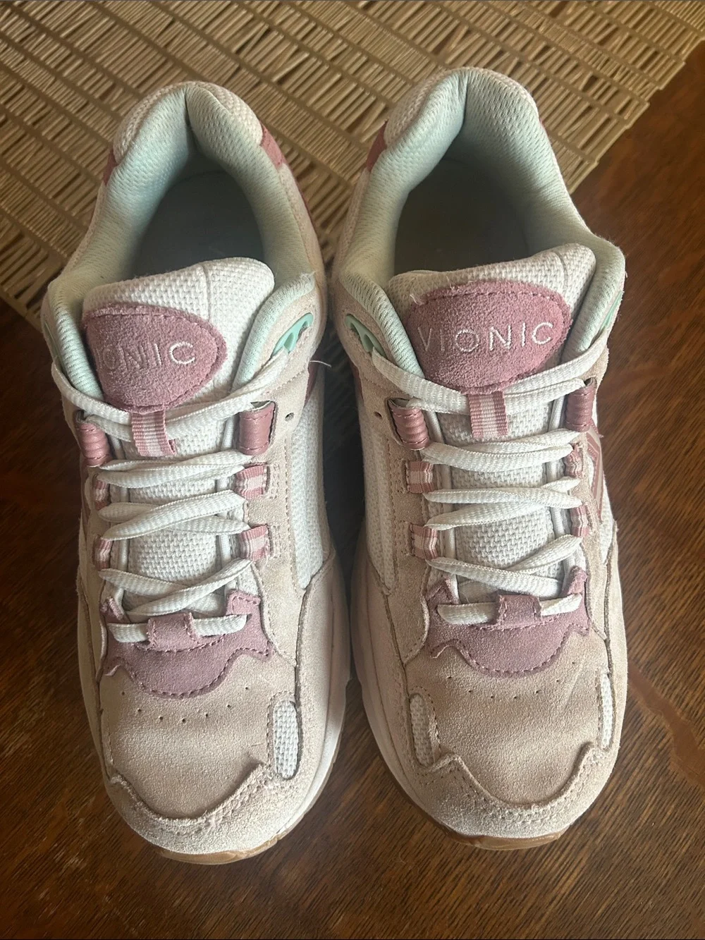 Vionic Women’s 7.5 W Wide Width Blush Pink Sneakers Lace up Comfortable Walking